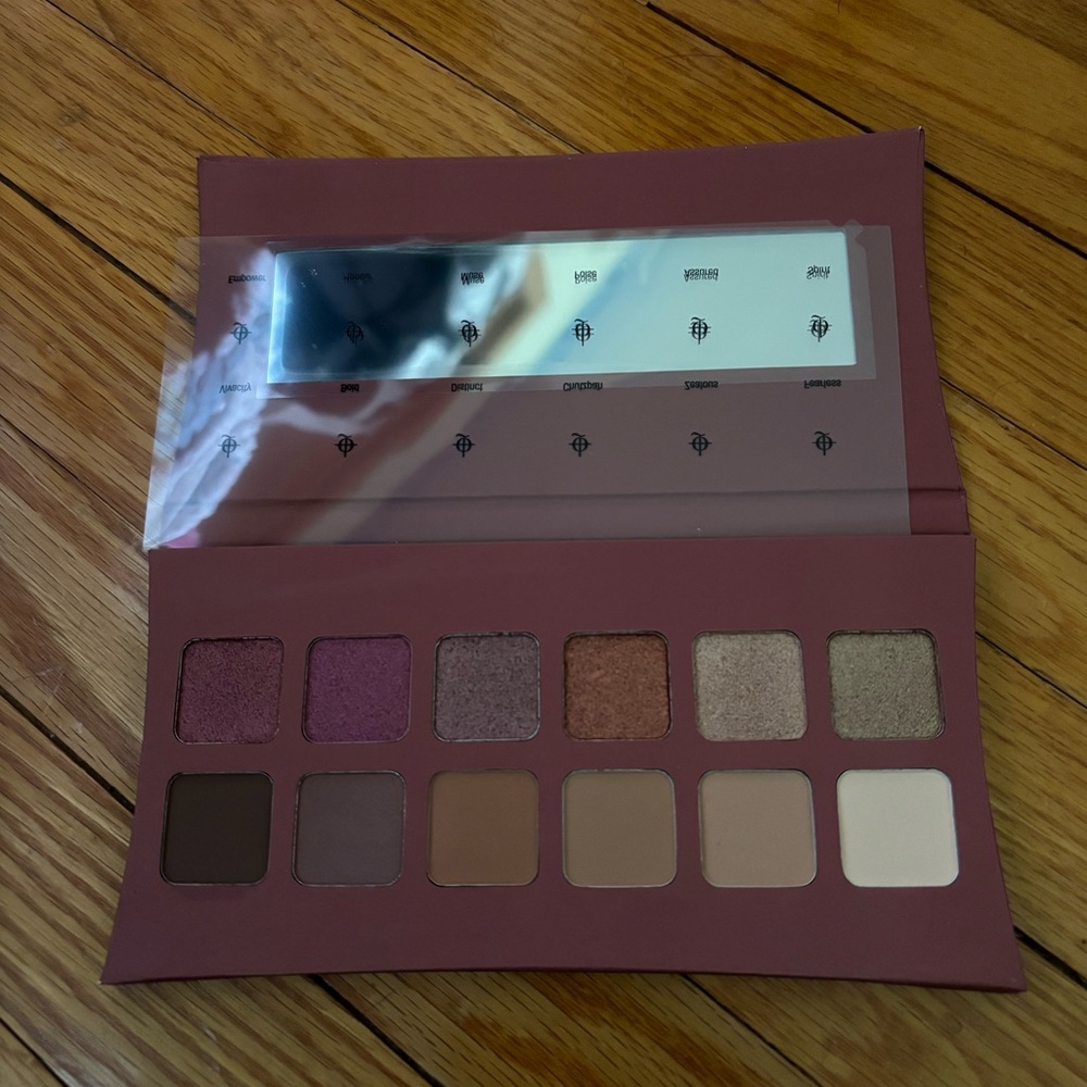 Eyeshadow palette